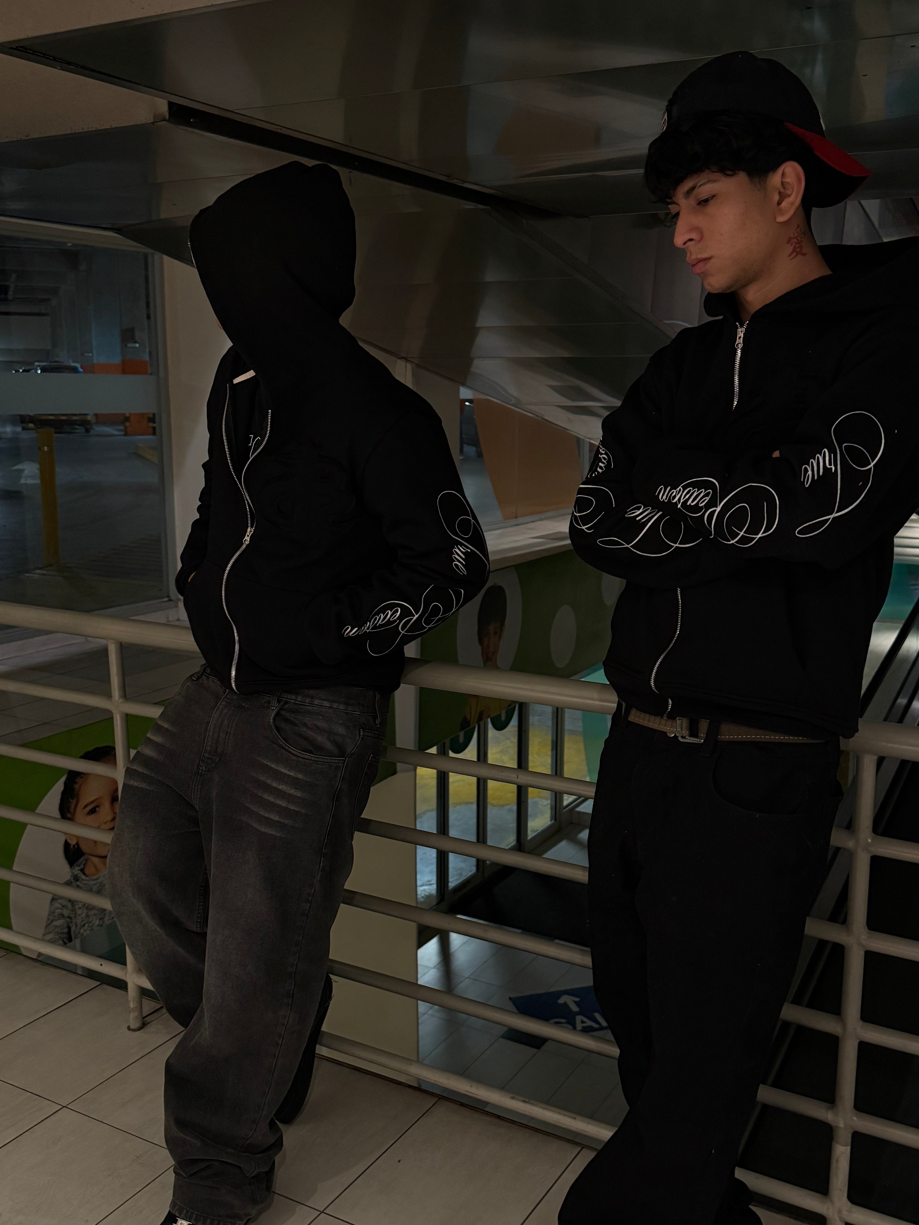 Zip Hoddie Rare Negra "Pure"